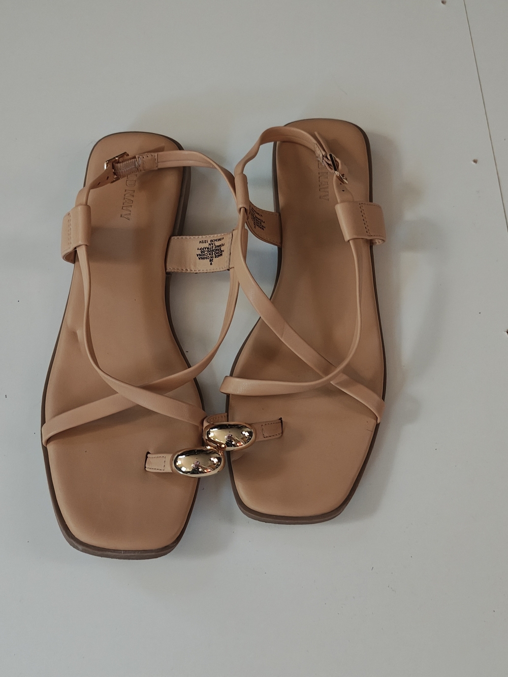 Old Navy Femme Strappy Tan Flat Sandals Gold Hardware Size 9